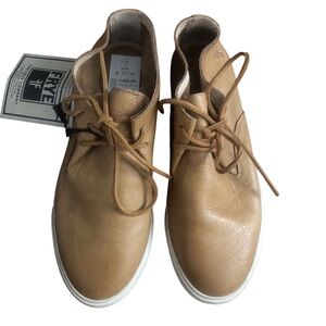 Frye Women’s Tan Leather Chukka Boots Size 9. BNWT